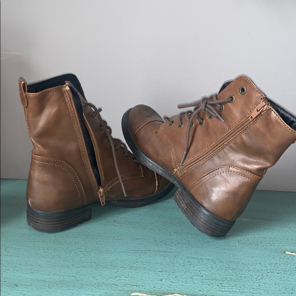 Combat boots